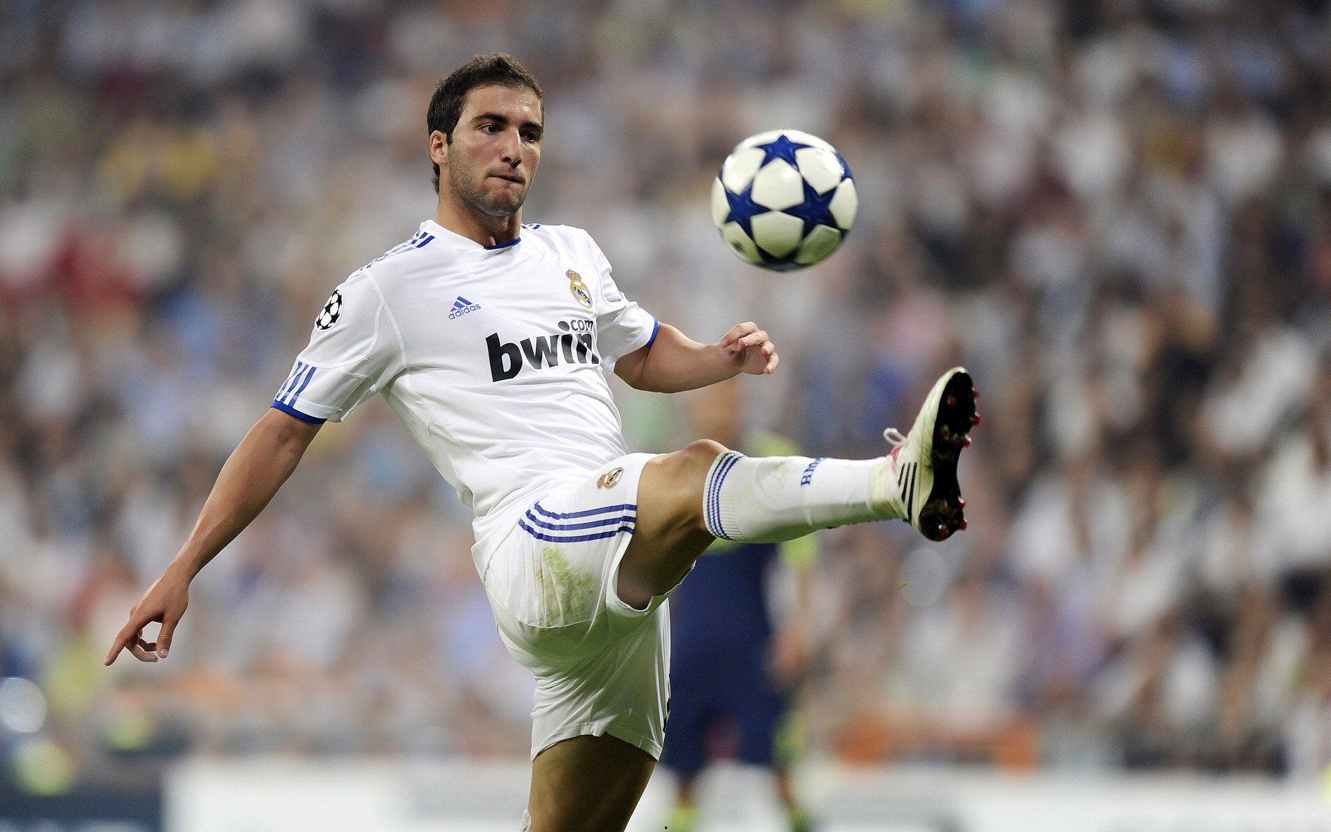 皇家马德里新阵痛,姆巴佩加盟后遭遇宿敌巴塞罗那全面压制