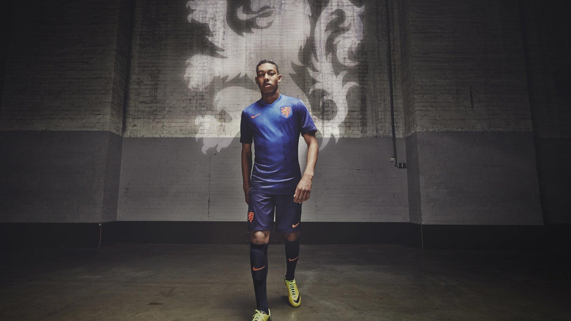 穆德里克亲临欧协联决赛现场,蓝军高层盛赞其职业贡献与未来价值