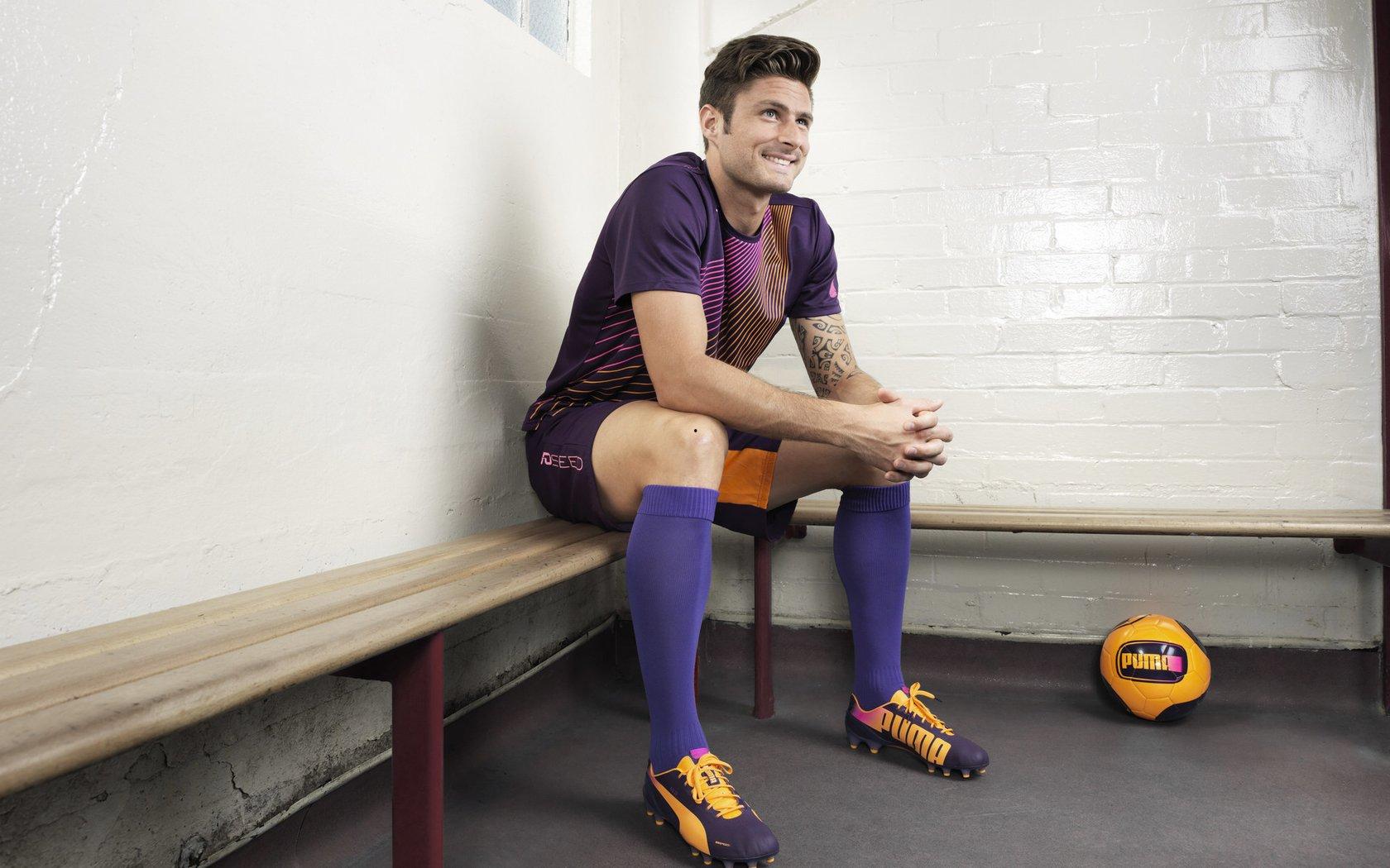 奥斯梅恩再度婉拒利雅得新月邀约，欧洲足坛坚守成今夏转会市场焦点